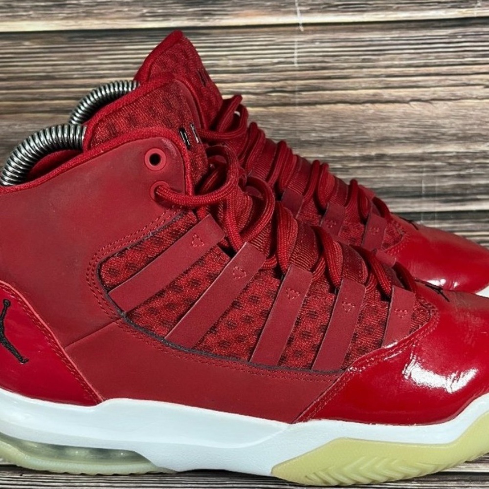 Nike Jordan Max Aura Gym Red Youth Athletic Basketball Shoes